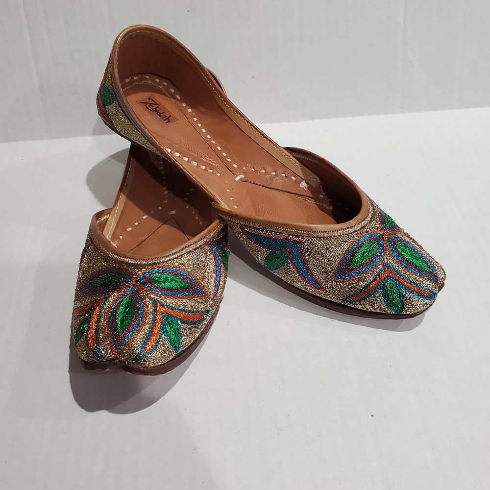 Zebidah Gold Premium Embroidered Flat Shoes sz 5